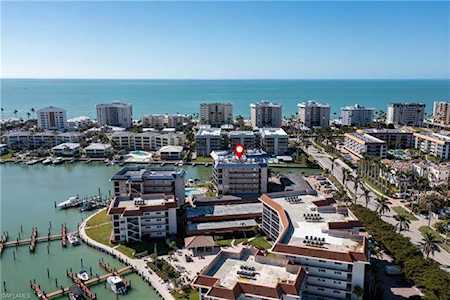 222 Harbour Dr #207 Naples, FL 34103