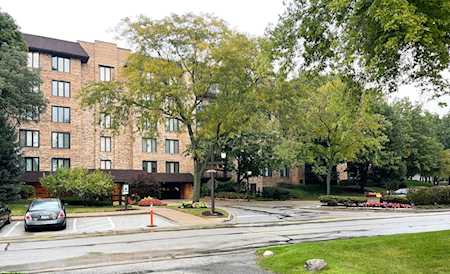 3810 Mission Hills Rd #102 Northbrook, IL 60062