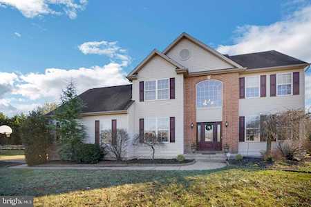 61 Lake Narraticon Dr Swedesboro, NJ 08085