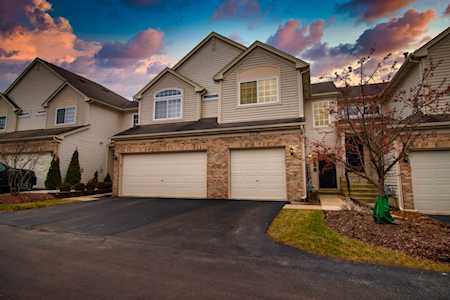 225 Nicole Dr #D South Elgin, IL 60177