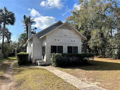 528 W University Ave Deland, FL 32720
