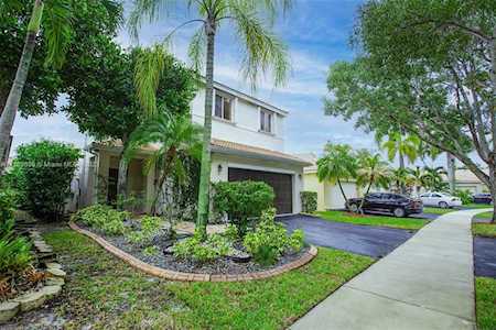4392 Beechwood Cir Weston, FL 33331