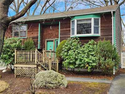 89 Mettatuxet Rd Narragansett, RI 02882