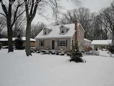 29849 Hoy St Livonia, MI 48154