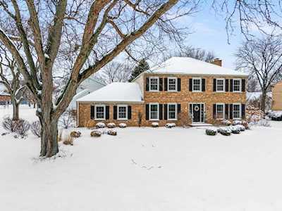30 Southgate Course St. Charles, IL 60174