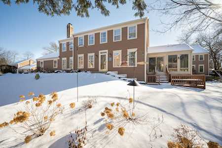 1564 Stonebridge Trl Wheaton, IL 60189