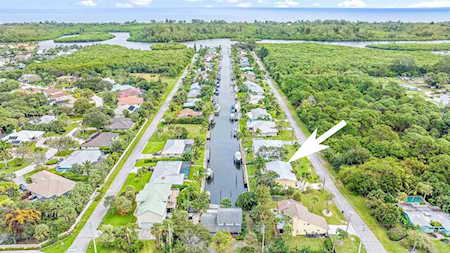 9125 SE Delafield Street Hobe Sound, FL 33455