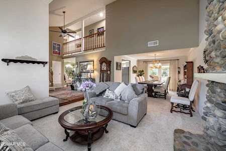 271 N Park View Dr Oak Park, CA 91377