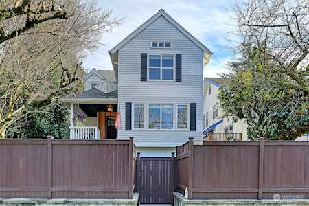 8328 Fauntleroy Way SW Seattle, WA 98136