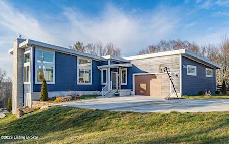 2202 Wildflower Trail Fisherville, KY 40023