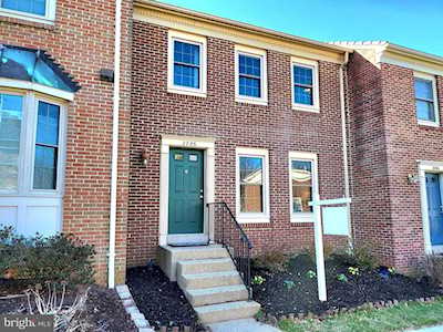 2286 Cartbridge Rd Falls Church, VA 22043