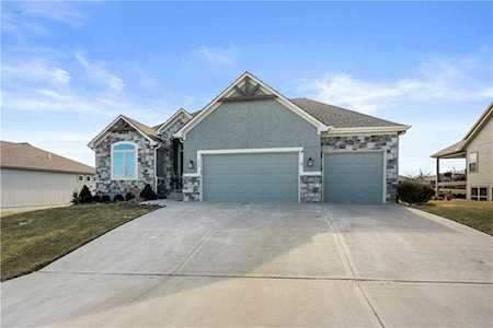 917 Rannoch Ln Raymore, MO 64083