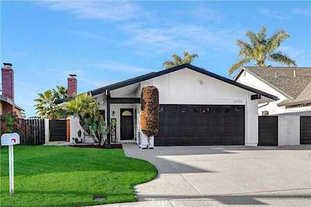 23207 Via Reina Mission Viejo, CA 92691