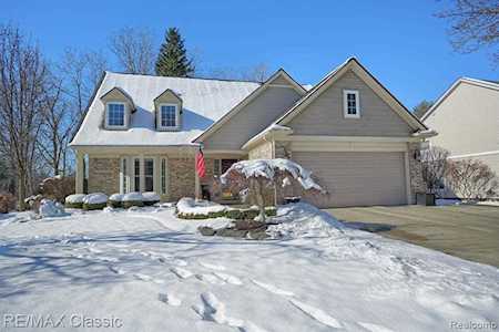 1101 Equestrian Dr South Lyon, MI 48178