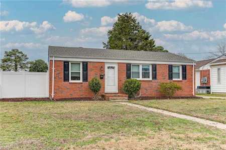 3005 Mayon Dr Chesapeake, VA 23325