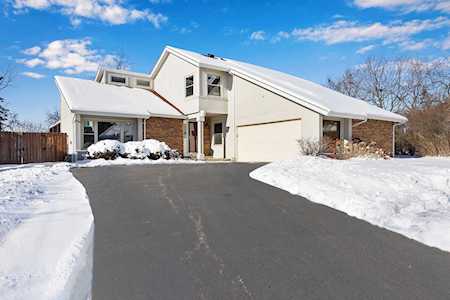 352 White Oak Ct Gurnee, IL 60031