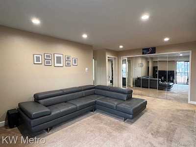 30060 W 12 Mile Rd #94 Farmington Hills, MI 48334