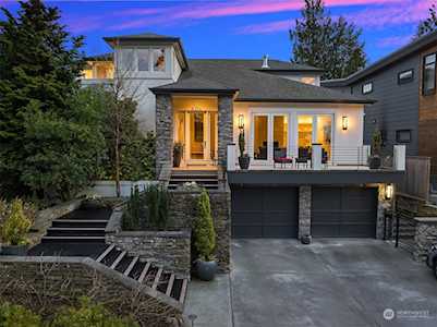 8234 NE Fairway Dr NE Seattle, WA 98115