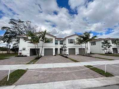 6855 Broadwater Lane #12 Lake Worth, FL 33467