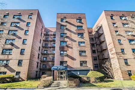 29-10 137th St #2A Flushing, NY 11354