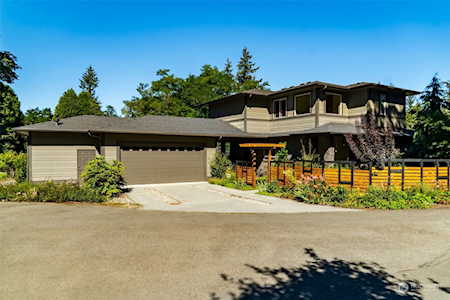 10925 Valley View Rd Bothell, WA 98011
