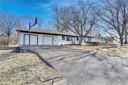 7409 Hedges Ave Raytown, MO 64133