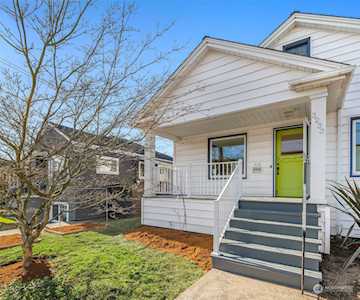 3233 15th Ave S Seattle, WA 98144