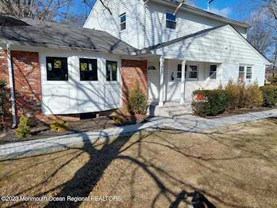 28 New Monmouth Rd Middletown, NJ 07748