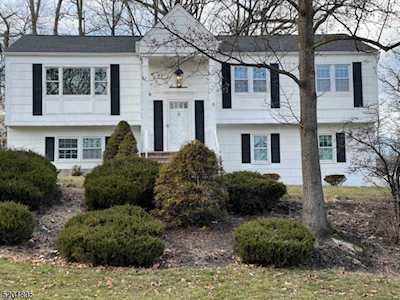 17 Slope Dr Hanover Twp., NJ 07927