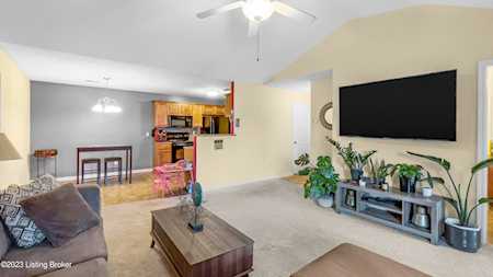 10200 Deer Vista Dr #203 Louisville, KY 40291