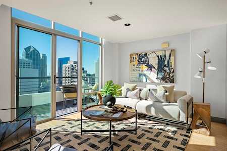 425 W Beech St #1703 San Diego, CA 92101