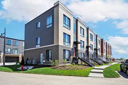 2227 Parkside Dr Schaumburg, IL 60173