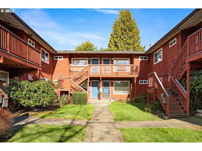 2937 SE Waverleigh BLVD #5 Portland, OR 97202