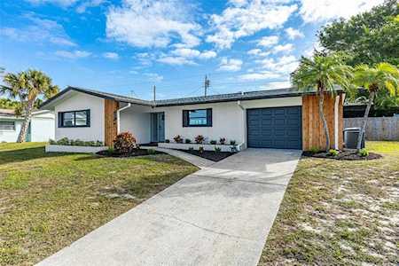 2319 Demaret Dr Dunedin, FL 34698