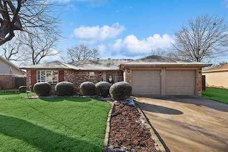 616 Morning Glory Lane Bedford, TX 76021