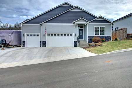 1306 Crestmont Dr Eagle Point, OR 97524