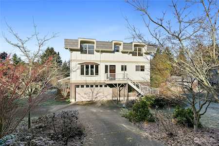 11665 NE Sunset Loop Bainbridge Island, WA 98110