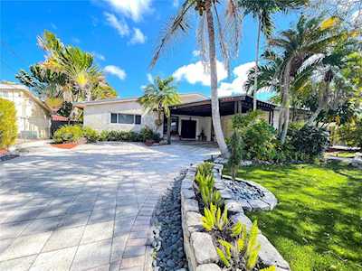 4845 SW 93rd Ct Miami, FL 33165