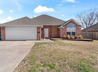 2936 Bluegrass Place Fayetteville, AR 72704