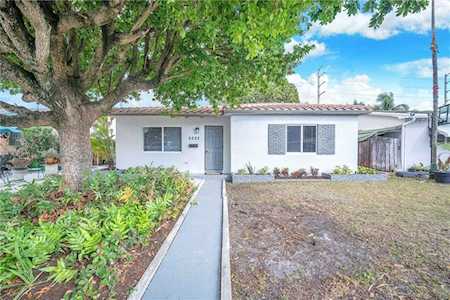 2223 Arthur St Hollywood, FL 33020
