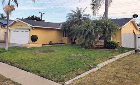 10252 Kukui Dr Huntington Beach, CA 92646