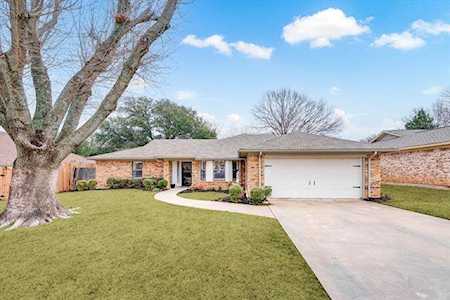 7312 Hialeah Circle W North Richland Hills, TX 76182