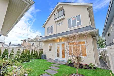 3194 E 19th Street Vancouver, BC V5M 2T1