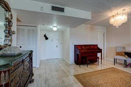 671 NE 195th St #311E Miami, FL 33179