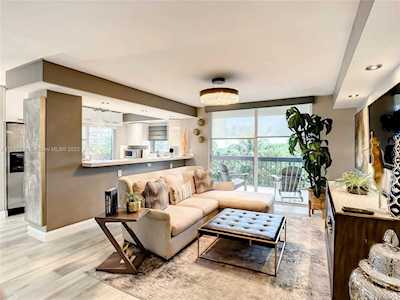 2333 Brickell Ave #412 Miami, FL 33129