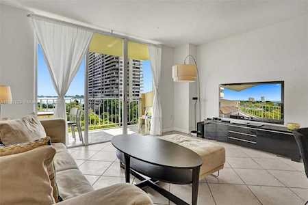 11111 Biscayne Blvd #6A (622) Miami, FL 33181