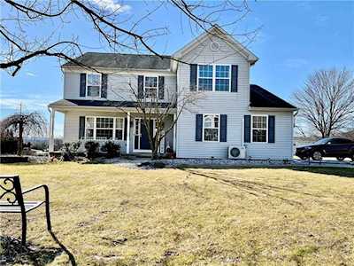 2063 Glen View Dr Bethlehem, PA 18015