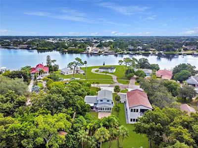 621 Bayshore Dr Tarpon Springs, FL 34689