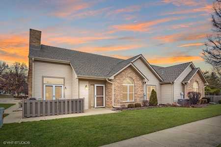 142 Canterbury Ct #142 Bloomingdale, IL 60108