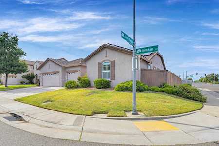 9377 Anakin Lane Elk Grove, CA 95624